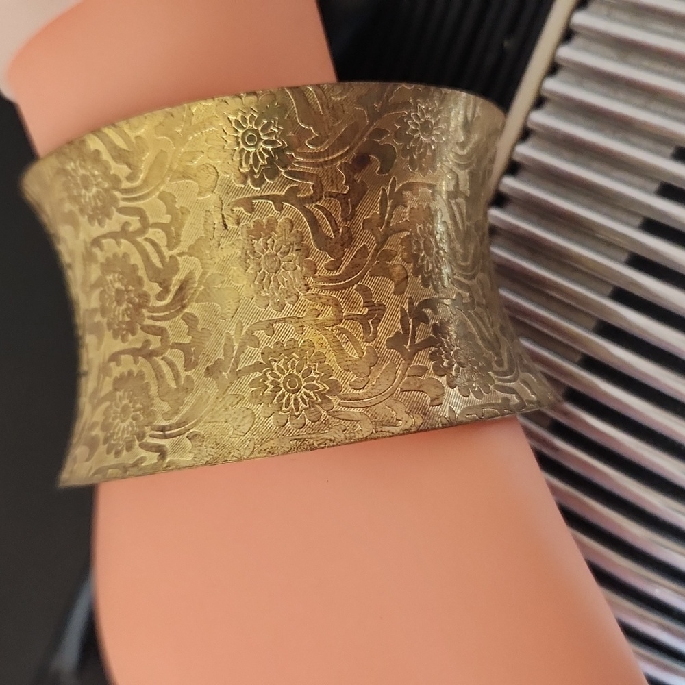 FLORAL STAMPED GOLD TONED METAL FLARED CUFF BANGLE BRACELET